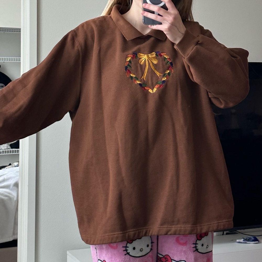 Vintage Cozy Brown Sweatshirt with Heart Embroidery